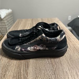 Vans Old Skool Velvet Floral Tapestry Black Suede Low Top‎ Sneakers Womens